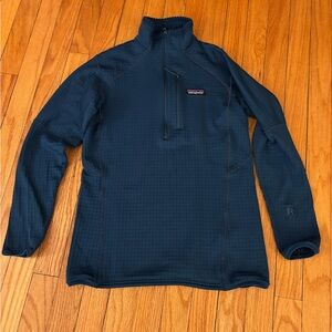 Patagonia women’s r1 zip pullover. Size small. Good used condition.